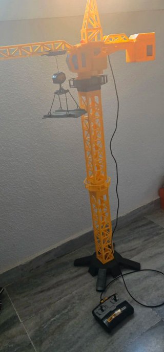 Grúa de juguete con mando a distancia