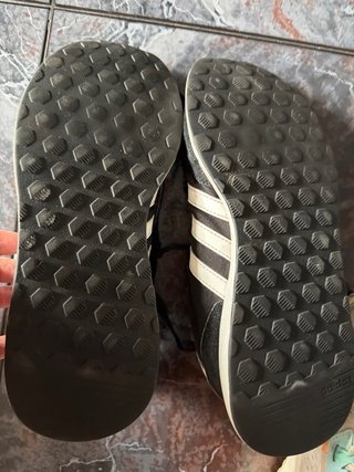 Zapatillas Adidas Negras y Blancas
