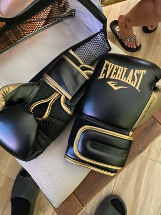 Guantes de Boxeo Everlast Negros y Dorados