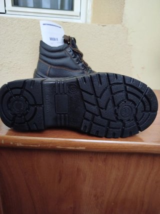 Zapatos de seguridad nuevos