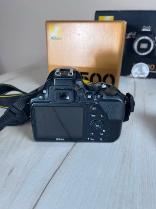 Nikon D3500 + 18-55mm AF-P DX + Caja Original