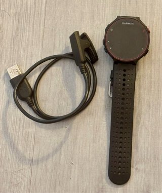 Garmin Forerunner 235 con cargador