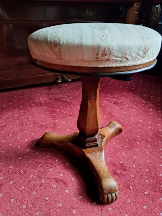 Taburete antiguo de piano