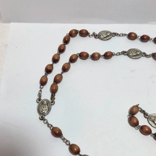 Rosario vintage in legno e placchette in metallo