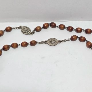 Rosario vintage in legno e placchette in metallo