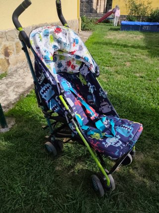 Silla de paseo Cosatto con estampado de monstruos