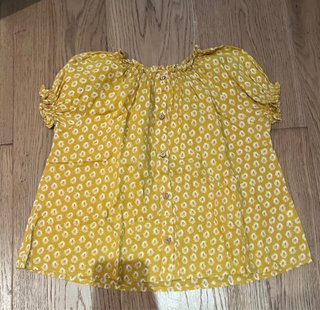 Blusa amarilla con flores talla 12 años