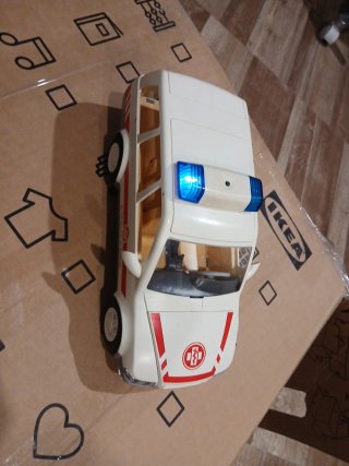 Ambulancia de playmobil con luces Este 10€