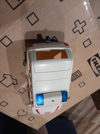 Ambulancia de playmobil con luces Este 10€
