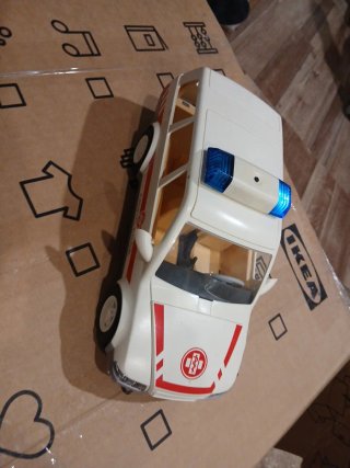 Ambulancia de playmobil con luces Este 10€