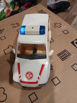 Ambulancia de playmobil con luces Este 10€