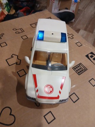 Ambulancia de playmobil con luces Este 10€