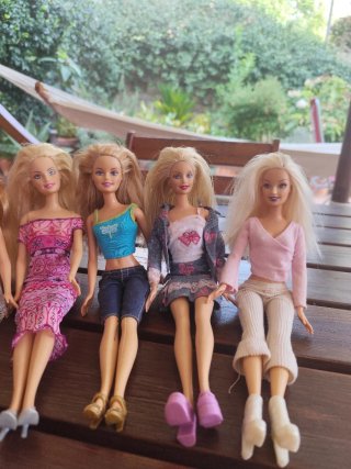 Set 6 Barbie Mattel Fashion Fever