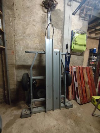 Remolque abatible con rampa y rueda de repuesto