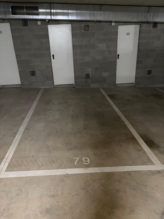 Plaza de parking más trastero.