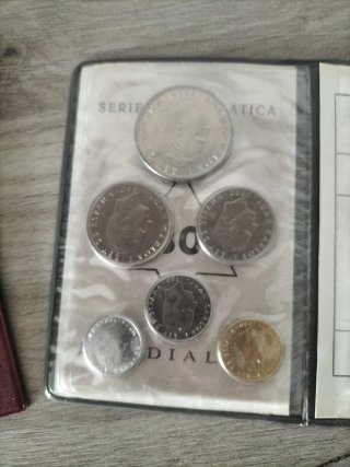 Lote 2 estuches Serie Numismática Mundial España82