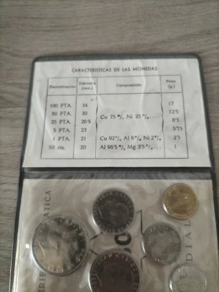 Lote 2 estuches Serie Numismática Mundial España82