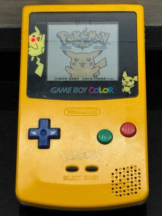 Game Boy Color Pikachu + Juegos