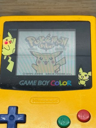 Game Boy Color Pikachu + Juegos