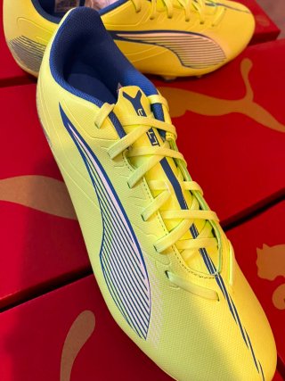 Zapatillas Fútbol Puma Amarillas y Azules