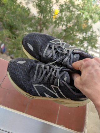 Lote 3 pares zapatillas: Lacoste, NB, Puma