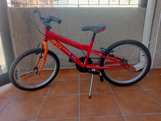 Bicicleta roja 20 casi sin uso