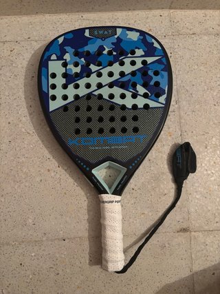 Pala de pádel Kombat SWISS