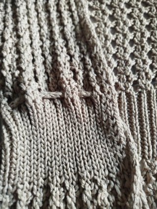 Cardigan lungo traforato beige