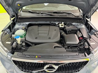 Volvo XC40 Momentum Core T2 1.5G 129CV Auto.