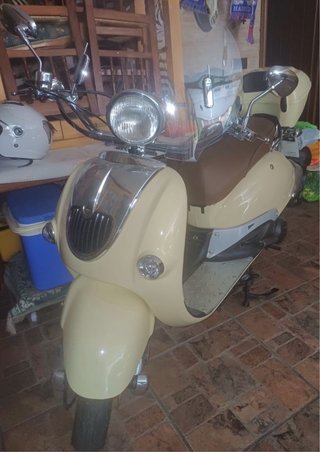Sumco Luna125 Automática Beige Seminueva