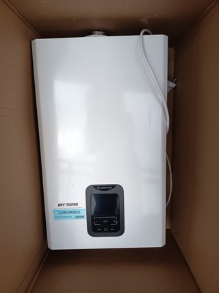 Calentador de gas Ariston semi nuevo