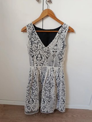 Vestido fiesta encaje blanco y gris