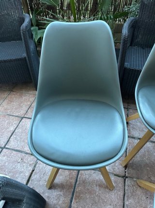 4 Sillas Jysk Plástico y Madera