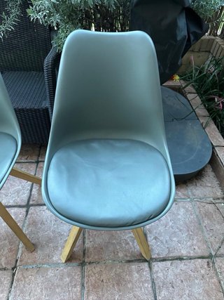 4 Sillas Jysk Plástico y Madera