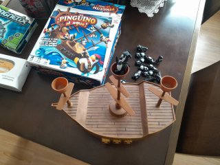 Pingüino al agua juego de mesa