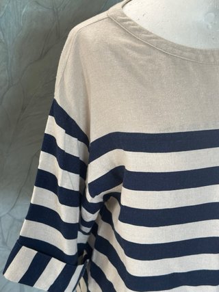 Camisa de rayas beige y azul