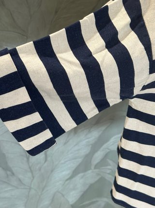 Camisa de rayas beige y azul