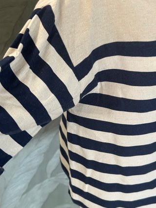 Camisa de rayas beige y azul