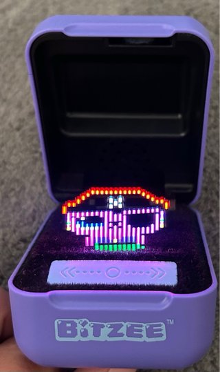 Tamagotchi Bandai Morado Pixelado