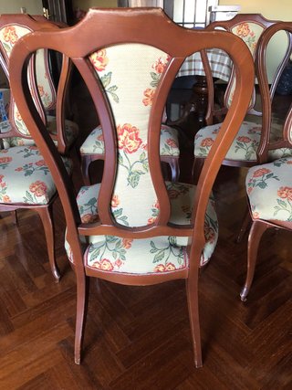 6 Sillas de salón estilo clásico.
