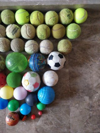 47 pelotas variadas