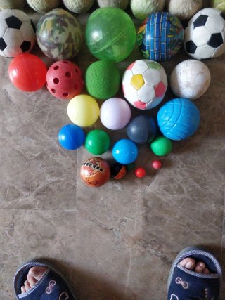 47 pelotas variadas