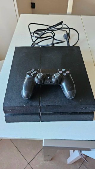 PS4 500GB + 4 Giochi