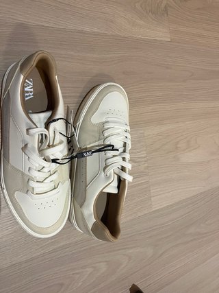 Zapatillas Zara blancas y beige