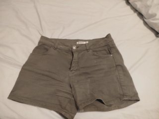 Pantalón corto Stradivarius verde oliva