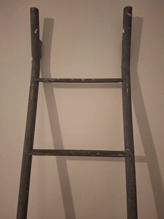Escalera metálica industrial