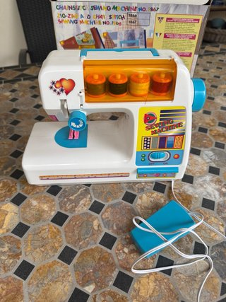Máquina de coser de juguete