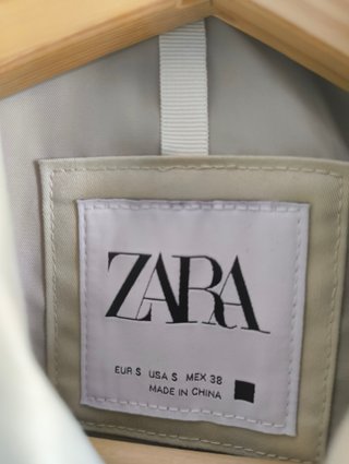 Pack de chaqueta y sobre camisa de Zara