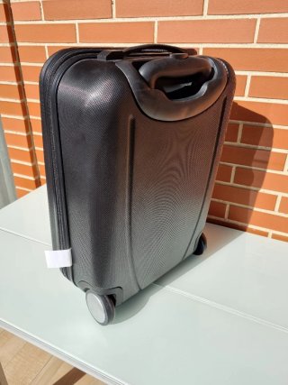 Maleta de viaje negra tipo cabina