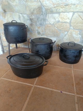 Olla antigua de hierro fundido pote